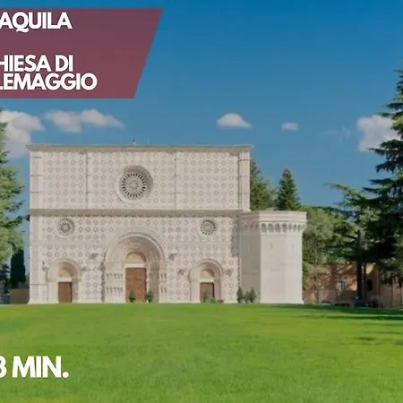 Lägenhet Elegante E Moderno A 100 M Dal Duomo LʼAquila